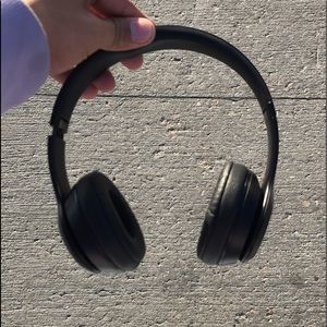 Beats solo 3 by dr. Dre